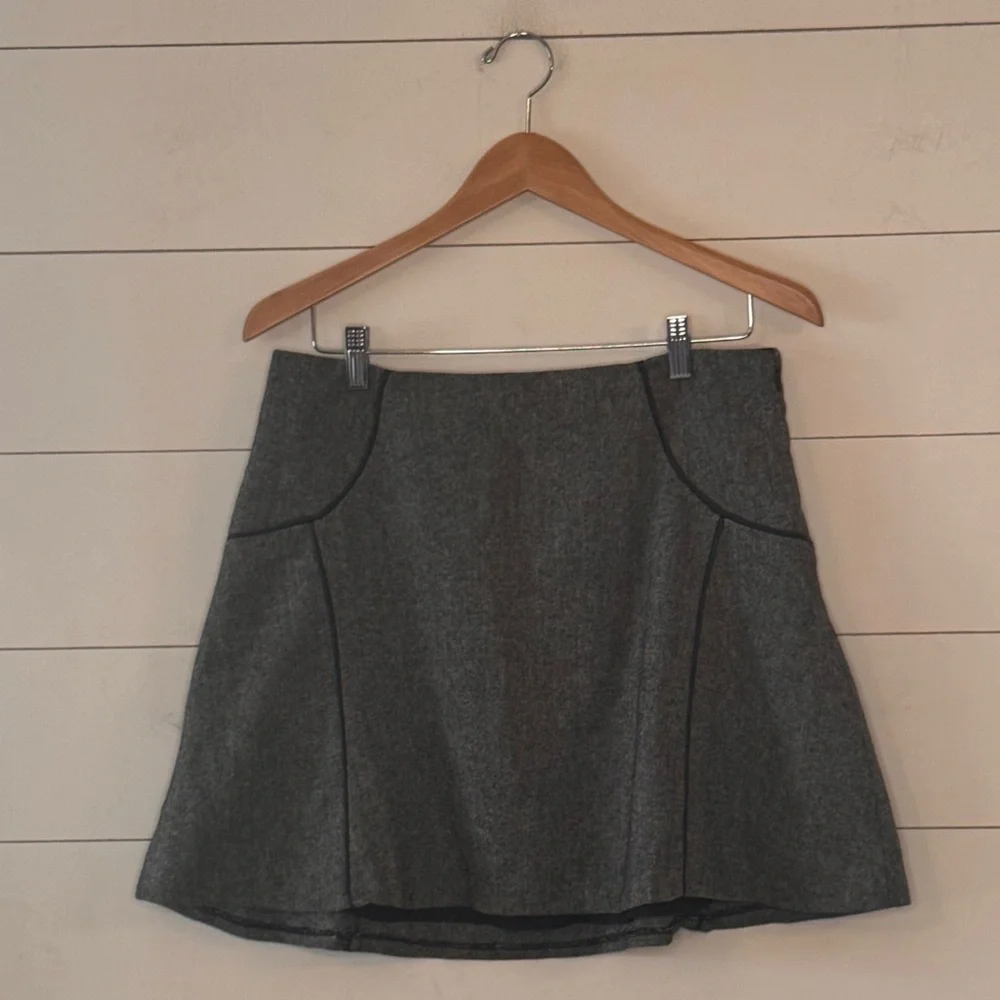 The Limited Gray Mini Skirt Size Medium